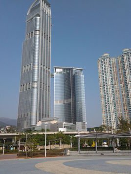 如心广场(ninatower)是香港新界的最高建筑,位于荃湾西部的杨屋道8号